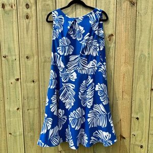 DRESS BARN Sleeveless Dress in Beautiful Blue/White Fern Print, SZ 16